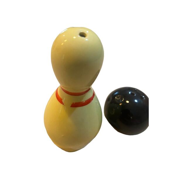 VTG Ceramic Bowling Pin and Ball Salt & Pepper Shakers Set Japan - Picture 2 of 8